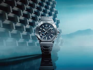 青の伝統色「縹色（はなだいろ）」をダイアルで表現した「MR-G」