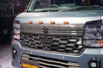 イカツい顔の「エブリイワゴン」にモンハンコラボの「ジムニー ノマド＆DR-Z4S」、ワイルド感あふれるスズキブース