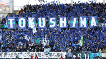 【J2徳島】百年構想リーグで着用する特別ユニ発表　踊り子や鳴り物のシルエットが両サイドにびっしり　阿波踊りの軽快なリズムのように選手らの躍動願う