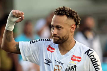 自家用ジェットにヘリコプター…ネイマールが総額92億円超コレクション披露「夢はかなう」