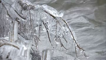 東京・多摩川で“気嵐”全国700地点で冬日　「成人の日」3連休は10年に一度の大雪か