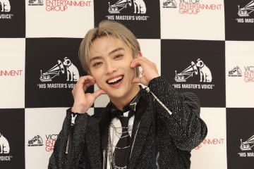 辰巳ゆうとがロック調の新曲に合わせて髪色をアッシュにチェンジ「イチかバチかという思い」