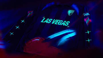 なんと「50着」限定！ボーンマスが光るユニフォームを発表 “ラスベガス”とコラボのド派手デザイン