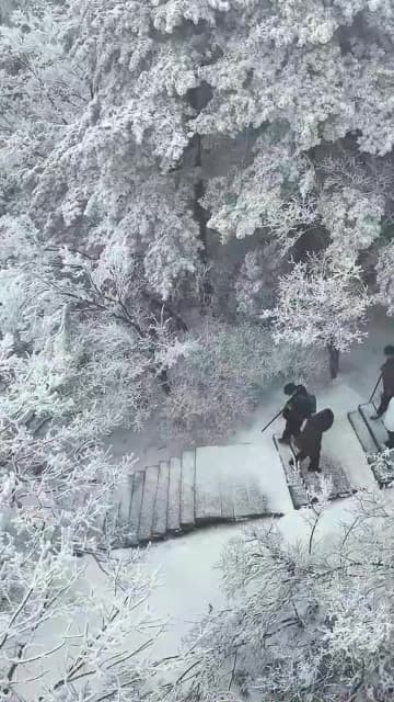 九華山に初雪、絵巻のような景色広がる　中国安徽省池州市