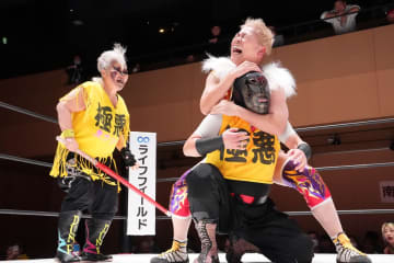 40周年の飛躍を誓う神取忍が高瀬みゆきとの“米タッグ”で極悪同盟と激突！