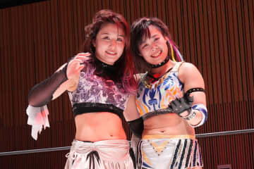 NØRI＆MIRAIが凛＆叶ミクとの25分に及ぶ熱闘を制し、互いにタッグ継続を希望！