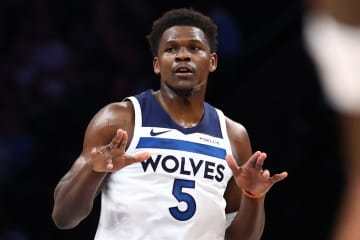 「コビーを上回ったのは気が引けるね」史上３番目の若さで通算１万点到達のエドワーズが、冗談交じりにレジェンドへ敬意「100日くらい待てば…」＜DUNKSHOOT＞