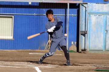 ヤクルト・ドラ1の松下歩叶選手、故郷の南足柄で自主練習　「まずは開幕スタメンつかむ」