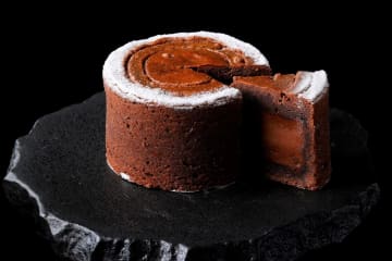 ザ・カハラ・ホテル＆リゾート 横浜26年バレンタイン、‟ぷちぷち”食感のいちじくチョコケーキ