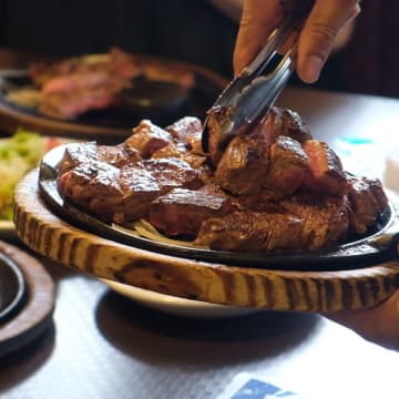 【食べ放題ニュース】この「ステーキ食べ放題」行くしかないっ…！厚切りサーロインほか豪華部位を好きなだけ!!