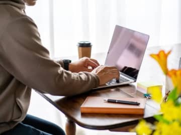 「月3万～5万円稼げた副業」ランキング。データ入力や飲食店スタッフよりも人気なのは？