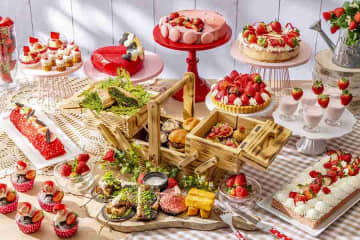 ヒルトン東京、肉が主役の「ミートアフタヌーンティーwithストロベリースイーツビュッフェ」を開催