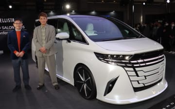 モデリスタ、「アルファード モデリスタコンセプト」「レクサスES モデリスタプロトタイプ」公開 「どちらもシャープで未来的なかっこよさがある」と佐藤隆太さん