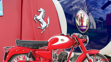 フェラーリにマセラティも?! 125ccのプレミアムな珍車を欧州からピックアップ！
