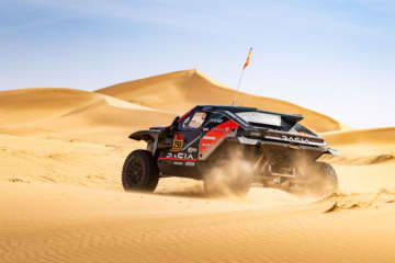 5度の王者アル-アティヤがステージウインで総合首位に。ダチア、トヨタ、フォードの三つ巴続く