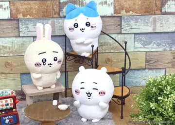 「ちいかわ」たちが入れ替わってる！？馬を被ったうさぎのマスコットなど、ユニークな新商品が本日1月9日11時より発売