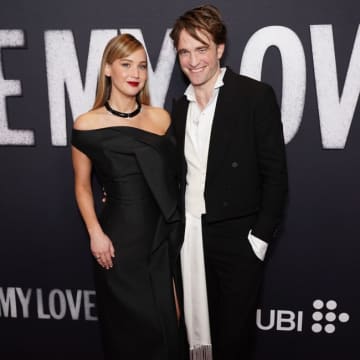 ジェニファー・ローレンス、ベッドシーンは「知らない相手の方が気楽」