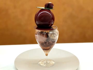 【銀座限定】ベルギー発ショコラトリー『ブノワ・ニアン 銀座』の美しいショコラパフェ〜黒猫スイーツ散歩 銀座編17〜