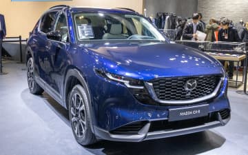 マツダ、新たなグローバル定番カラー「ネイビーブルーマイカ」を新型「CX-5」で国内初披露