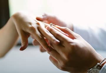 アプリで出会った年収3,000万の外コン男性と交際半年で結婚。36歳女がスピード婚できた秘訣