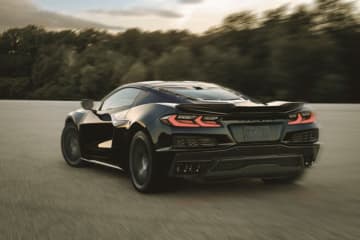 『シボレー コルベット Z06』の一部仕様と価格が変更に。運転中の操作性を高めるデザインで、最新テクノロジーも搭載