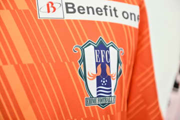 ｢漫画を完全再現｣J3愛媛の“アオアシコラボ”新ユニフォームにファン興奮！｢めっちゃくちゃ凄いコラボがキター｣｢激アツやん｣