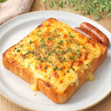 【食パンはこう食べるのが正解】なんで今までやらなかった？卵が流れない“目からウロコ”のトーストレシピ