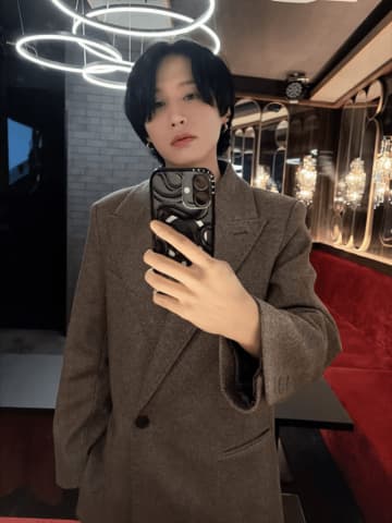 ホスト転身の神田沙也加さんの元恋人・前山剛久、金髪イメチェンでウィンク＆ピース　源氏名が一部で物議