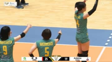 「触ってないって」女子バレー、全力アピールに審判思わずニッコリ チャレンジでの珍しい一コマ
