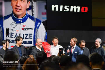 多くのレジェンドが引退を労う……と同時にプレッシャーの嵐？ 松田次生ニスモ“監督”がオートサロンで新たな船出