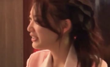 元客室乗務員グラドル・風吹ケイの妖艶なミニスカナース姿に共演者ら大興奮「ムラつき上げてる」