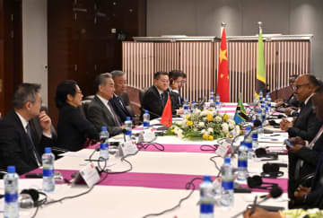 王毅氏、タンザニア外相と会談
