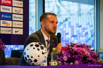 広島ガウル新監督「攻撃的で魅力的なサッカー」目指す！　「もう二度と広島とは戦いたくないと思わせるくらい圧倒したい」