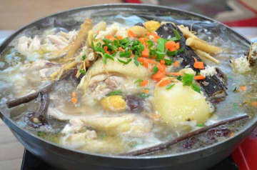 【韓流】タッカンマリよりメジャー!?Netflix『隣の国のグルメイト』でソン・シギョンが松重豊に食べさせた鶏料理タッペクスッの魅力