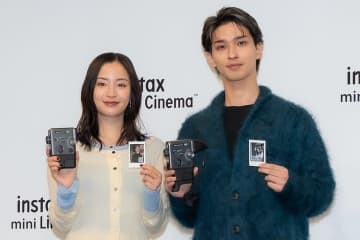 広瀬すず、フラフープできすぎで「恥ずかしい」横浜流星は吉沢亮との餅つき裏話を披露！ instax“チェキ”新製品発表会レポート