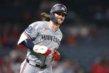 ド軍の新戦力に既視感「あれ？」　衝撃の風貌…まさかの“激似”「戻ってきたんか？」