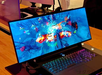 【CES】レノボ、画面が“横に伸びる”とんでもパソコンの試作機　16→24インチに拡張