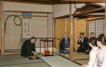 「初釜」で新年祝い、おもてなし　茶道・表千家、京都