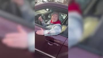 米ICEによる女性射殺、捜査官の携帯電話が捉えた対峙の映像浮上