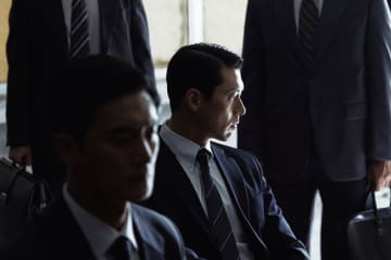 “スーツ姿” ヒョンビンから眼が離せない！ビジュアルも計算済みの『メイド・イン・コリア』