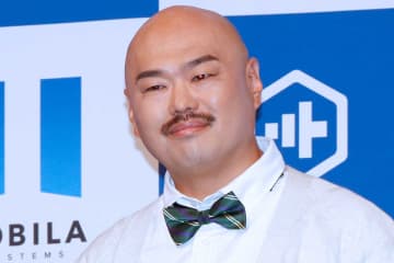 クロちゃん、“人助け”で骨折判明　お相手はグラドルも「俺はリチとの復縁を狙ってる」
