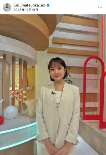 「モーニングショー」テレ朝・松岡朱里アナ、ピンクの透け感ワンピにドキっ　「笑顔いっぱい爽やか」