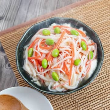 おにぎりはもう古い？胃が疲れた時に「米を一番おいしく食べる方法」は豆腐をたっぷり入れた“飲めそうなだし茶漬け”でした。