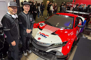 ホンダ・レーシング、本物のGT500マシン8号車（野尻智紀/伊沢拓也組）を改造したレーシングシミュレータ体験 「どこへでも出張します」と担当者