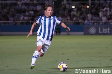 ｢芸術的な軌道｣｢めちゃくちゃいいボール!!｣ソシエダ久保建英が後半ATに劇的決勝弾を演出！ 2戦連続アシストで6試合ぶり勝利に貢献｢監督交代して流れ変わったな｣