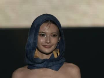 「まじで美しい…」透明感あふれる話題の“26歳女優”青島心、ステージ上で輝く”生美貌” 透き通る色白素肌に熱視線「可愛すぎて辛くなる」