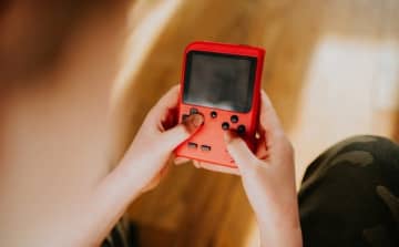 中学2年生「これなに？」→ “懐かしのオモチャ”に、80〜90年代生まれが回顧「おでこにつけたらダメなやつ」「巨大なあざができてた」