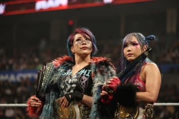 華やか衣装から“雅なカブキ”へ…人気日本人女子タッグの美しい“ビフォアフ写真”にファン感慨「2人のレジェンド」