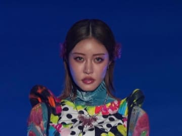 王林、ピタピタタイツ姿で際立つ体のシルエット！長過ぎる美脚に「異次元スタイル」「脚長すぎる…」驚きと絶賛の声