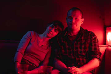 “新世代のリアリズムを切り開く傑作” 現代社会が抱える孤独と分断を描く『オーロラの涙』予告編